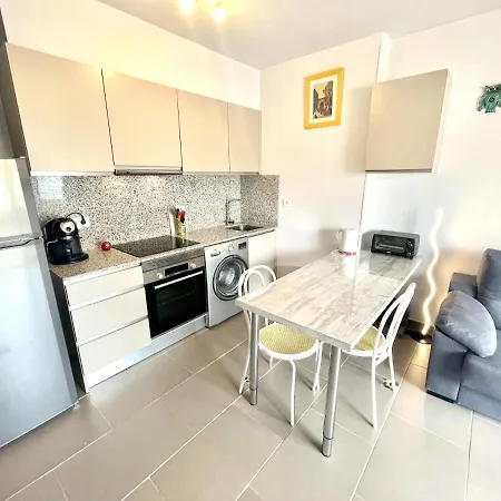 Les Sirenes Apartment *