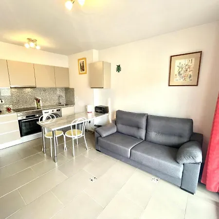 Les Sirenes Apartment *